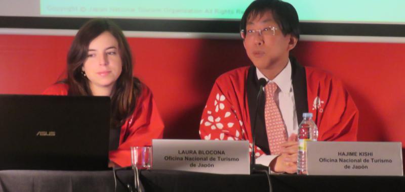 Hajime Kishi, manager de la Oficina Nacional de Turismo de Japón (JNTO) de Madrid y Laura Blocona, coordinadora en dicha oficina