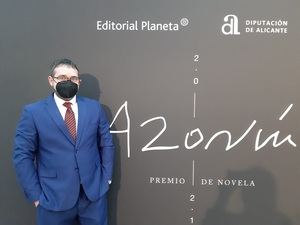 El escritor valenciano José Antonio Olmedo finalista del Premio Azorín de Novela
