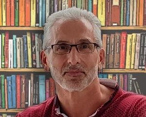 Entrevista a Vicente Cora Alcaraz: "La autoedición hace que todos podamos publicar, con todo lo bueno y lo malo que ello lleva consigo"