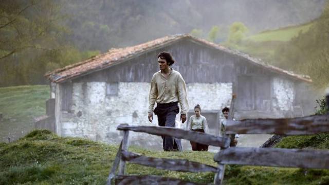 Las películas 'La Llamada' y 'Handia' y el director Paco Plaza, favoritos en Twitter a ganar el Goya