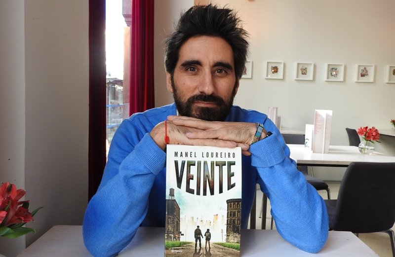 Manel Loureiro: “Escribir libros es artesanía, venderlos es industria”