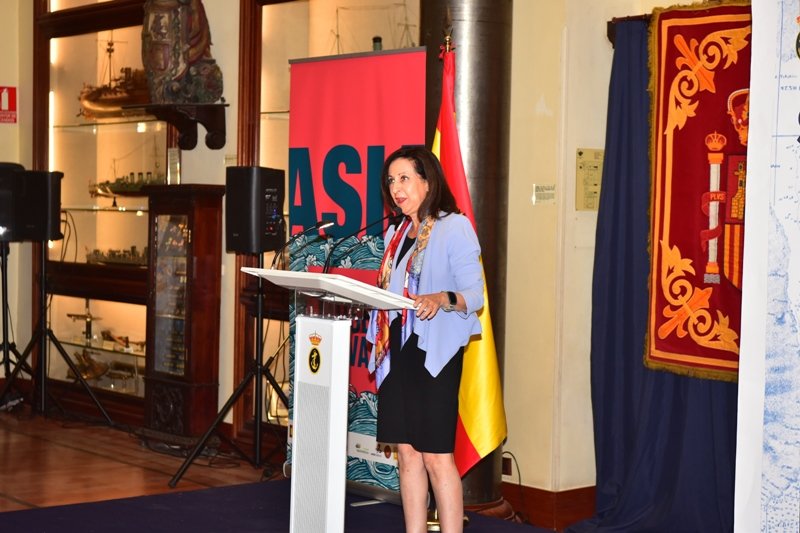La ministra de Defensa inaugura la exposición ‘Asia y el Museo Naval’