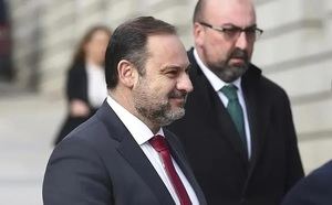 HOMBRE RICO, HOMBRE POBRE