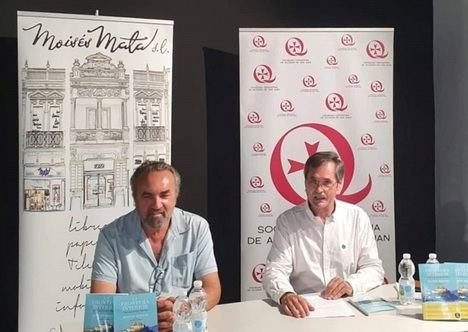 Manuel Moyano presenta en Alcázar su libro “La frontera interior. Viaje por Sierra Morena” en compañía de Luis Miguel Román Alhambra