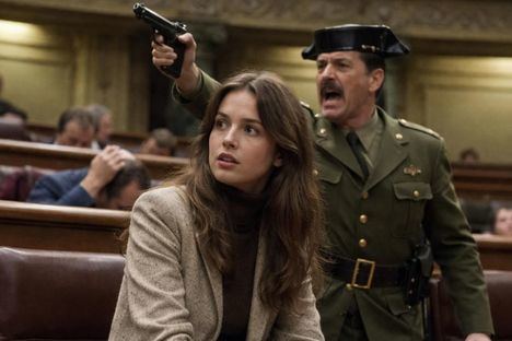 El teniente coronel Tejero irrumpe en el Congreso durante el intento de golpe de estado del 23F en 1981.