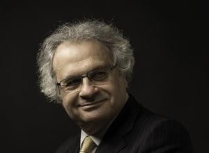 Amin Maalouf, reconocido con el Premio FIL de Literatura en Lenguas Romances 2025 por su contribución a la literatura universal