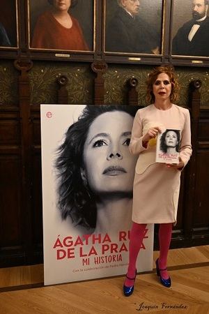 Ágatha Ruiz de la Prada cuenta su historia en forma de libro