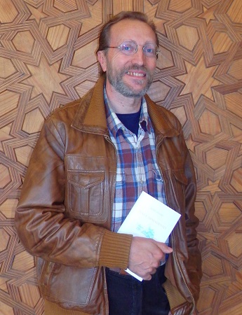 Ángel Olgoso con su nuevo libro