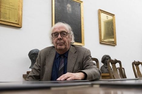 Antonio Jiménez Millán gana el XII Premio Iberoamericano de Poesía Hermanos Machado