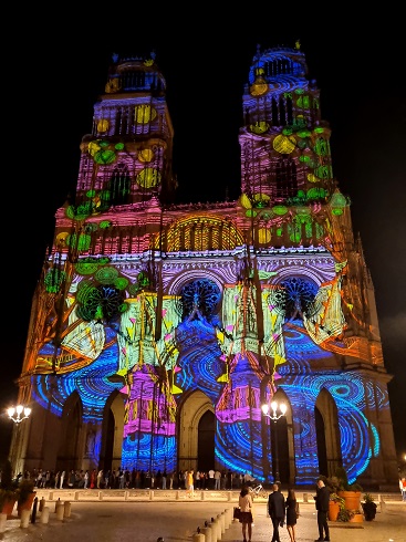 Catedral de Orleans iluminada