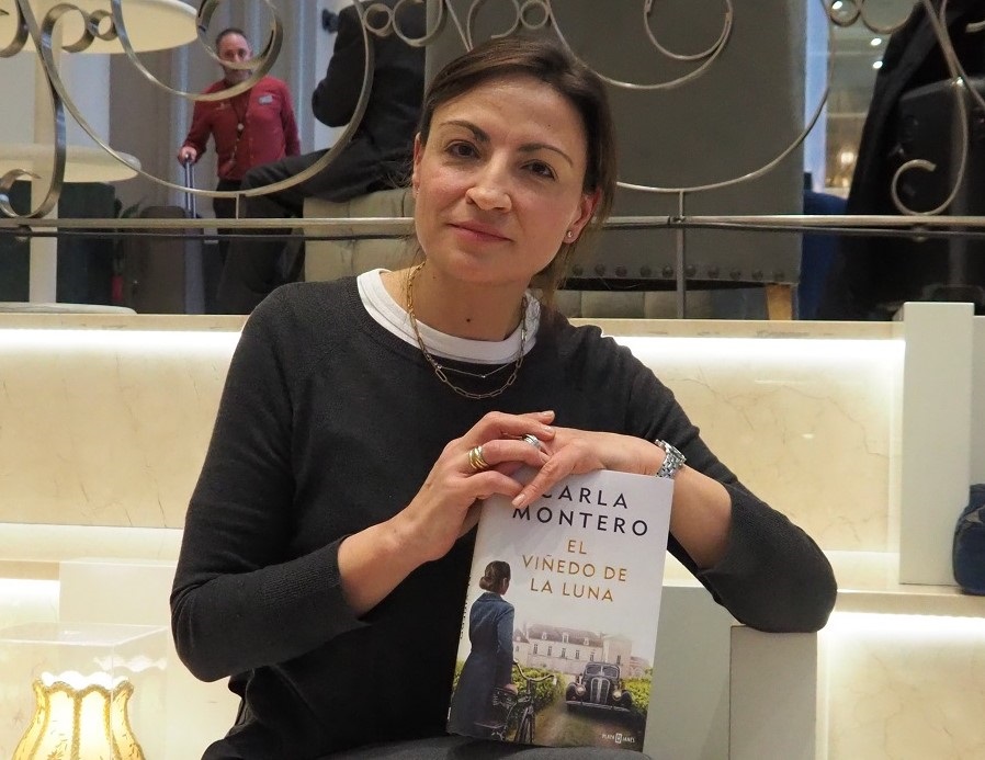 Un Lector Indiscreto: Entrevista a Carla Montero, autora de La piel dorada