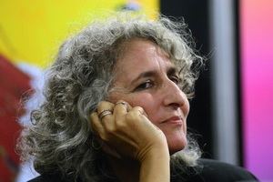 Entrevista a Claudia Schvartz: “El silencio puede ser seco como un golpe a la mandíbula”