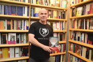 Javier Negrete presentó a sus lectores su novela histórica “Los idus de Enero”