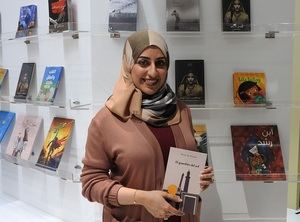Entrevista a la escritora emiratí Eman Al Yousef: “En Sharjah hay más mujeres que publican libros que hombres”