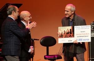 El escritor Juan José Flores recibe el II Premio 'Ramos Ópticos' al mejor relato sobre jazz