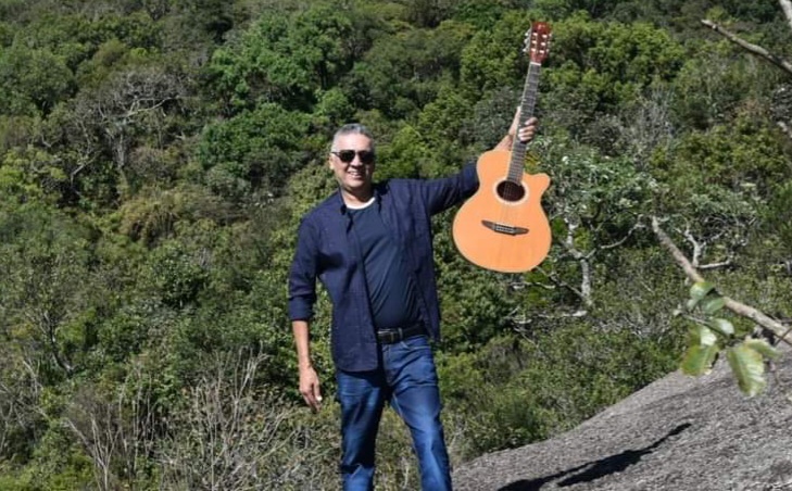 Roberto Saldanha poeta, músico y traductor brasileño
