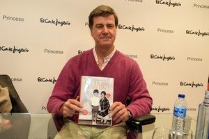 Cayetano Martínez de Irujo firmó en Madrid ejemplares de sus memorias