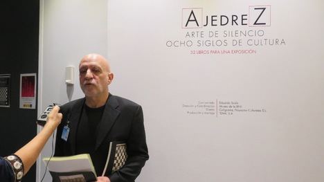 El comisario de la exposición, Eduardo Scala