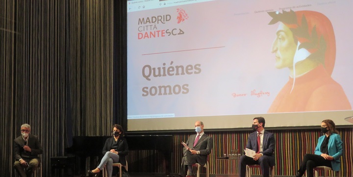 Juan Varela- Portas, Presidente de la Asociación Complutense de Dantología; Isabel María García Fernández, Vicerrectora de Cultura, Deporte y Extensión Universitaria de la Universidad Complutense de Madrid; el Embajador de Italia en España, Riccardo Guariglia; Valerio Rocco Lozano, Director del Círculo de Bellas Artes y Marialuisa Pappalardo, Directora del Istituto Italiano di Cultura di Madrid