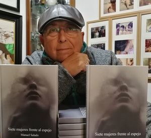 "Siete mujeres frente al espejo", la nueva novela del escritor andaluz Manuel Salado