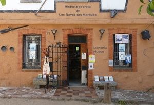 “Historia secreta de Las Navas del Marqués”, la librería-museo con nombre de libro