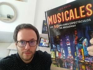 Un paseo por Broadway en 50 espectáculos recogidos por Luis Poyo en un libro