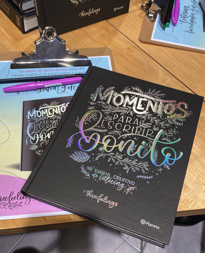 Se presenta el libro 'Momentos para escribir bonito', un taller personal de lettering por Laura Massana