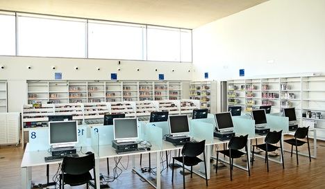 Biblioteca Pública Ángel González