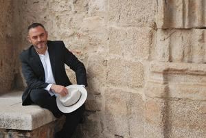 Entrevista a Jesús Sánchez Adalid: “Escribir Las armas de la luz ha sido un viaje apasionante a través de las crónicas andalusíes, los escritos medievales, la arqueología, la historiografía…”