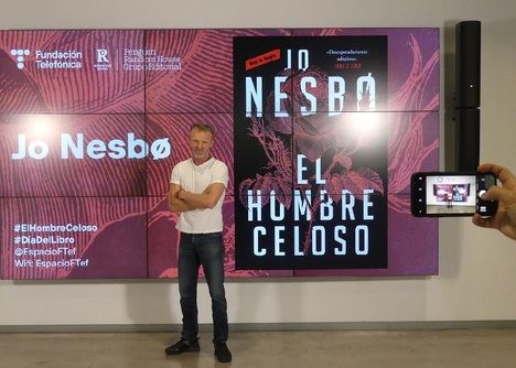 El escritor noruego Jo Nesbø presenta su primer libro de relatos “El hombre celoso”