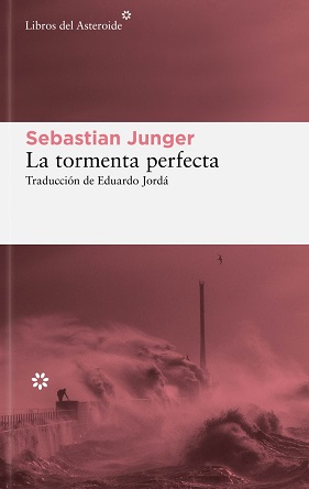 Sebastian Junger recrea con tensión narrativa las historias de supervivencia en "La tormenta perfecta"