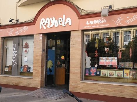 La librería sevillana Rayuelainfancia Premio Librería Cultural 2022