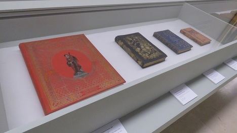 Las encuadernaciones artísticas de la Academia revisten a numerosos volúmenes que forman parte del patrimonio bibliográfico y documental de la corporació