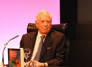 Mario Vargas Llosa: “Son los novelistas los que llevan al gran público los hechos históricos, mejor que los historiadores”