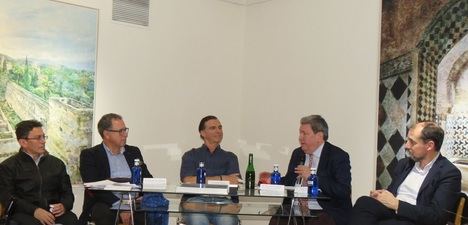 León Rodríguez Zahar, Historiador del Arte; Juan Antonio Jiménez, Director del Instituto de América en Santa Fe; el fotógrafo Fernando Manso ; Juan Manuel Bonet, poeta, escritor, crítico de arte, literatura y comisario de exposiciones y Javier Ortega