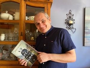 Entrevista a Mario Escobar: “La literatura debe ir en función de la historia”