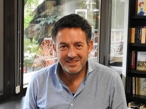 Entrevista a Mikel Santiago: “Hay una gran reflexión sobre el paso de los años en mi novela”
