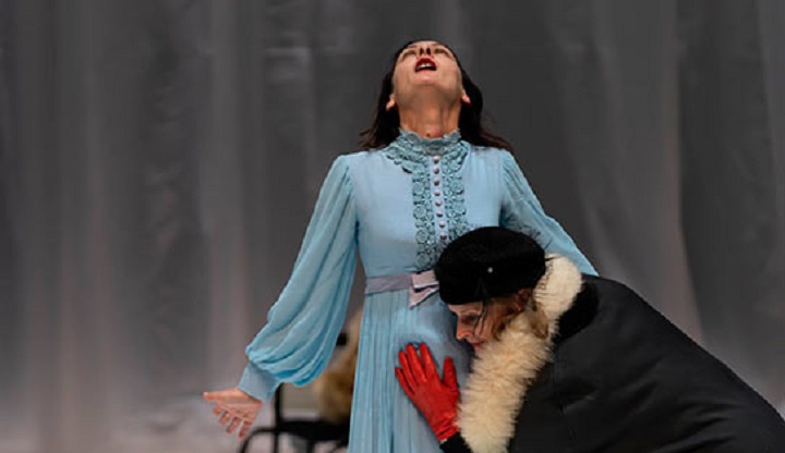 Una costilla sobre la mesa: Padre