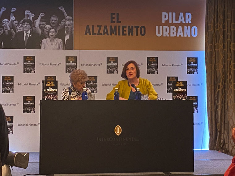 Pilar Urbano (Izq.) en la rueda de prensa de su nuevo libro 'El Alzamiento: crónica de la manipulación de un pueblo'