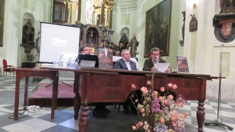 José María Quesada Valera, Director del Instituto de Estudios Históricos- Artísticos que ha escrito el prólogo del libro, el autor, Rafael Gil Bautista, profesor e historiador, y Fernando de la Fuente