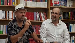 Ricardo Virtanen presenta "Intervalo", su último poemario, en la Librería Soriano de Valencia