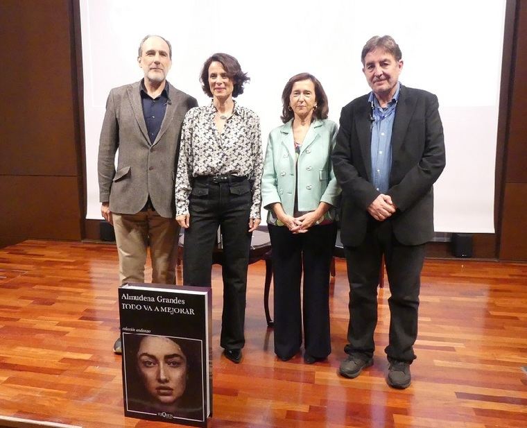 Juan Cerezo, Aitana Sánchez Gijón, Ana Santos Aramburu y Luis García Montero