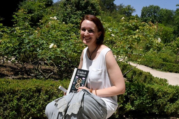 Aina S. Erice explora la dimensión espiritual de la botánica en 'El jardín de los dioses'