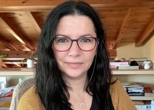 Alejandra Arévalo: “Este es un canto a la resiliencia y a nuestra capacidad de renacer tras cada caída”