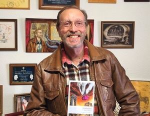 Entrevista a Ángel Olgoso: " Estos relatos tratan sobre la desconfianza en la compañía humana, sobre las misteriosas y azarosas órbitas en las que todos nos movemos"