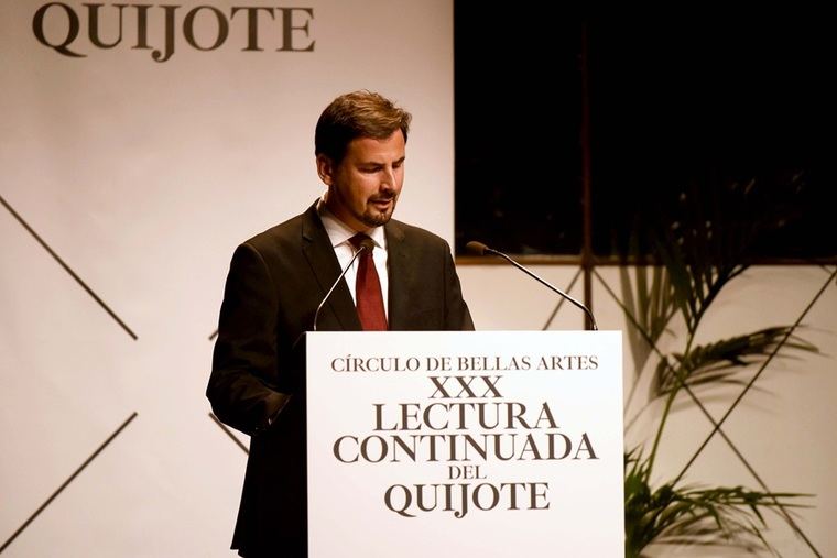 Director del Círculo de Bellas Artes al comienzo de su lectura