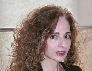 Entrevista a Dolors Fernández: " la última moda es propugnar que cualquiera puede escribir un libro y ser un superventas, que solo es cuestión de herramientas, estrategia y marketing"