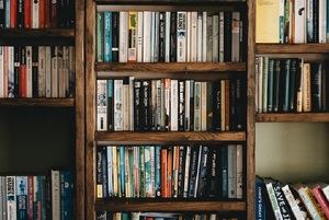Sumérgete en el mundo de la lectura: Ideas para crear un oasis literario en casa