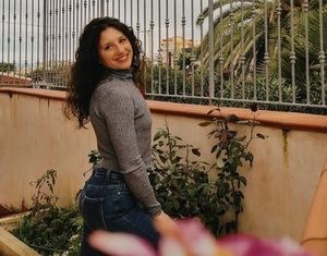 Poemas y biografía de la poeta y traductora italiana Anna Ferriero