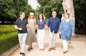 Las Estatuas del Retiro se transforman en lectores: La Feria del Libro de Madrid inaugura una intervención única